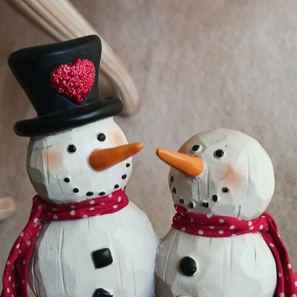 Vintage Snowman couple figurine/"carved wood" hand painted,, 5 1/2" tall..New. - Picture 8 of 12